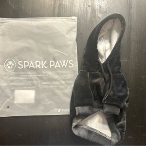 Spark Paws velvet hoodie-skydye obsidian black. Size small